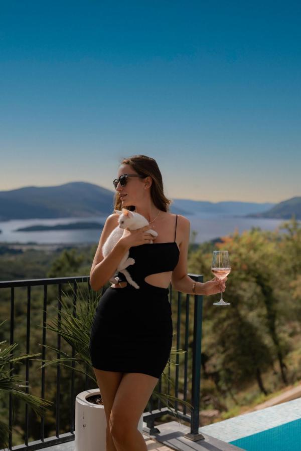 Bayview Hills Luxury Residences Tivat Exteriör bild