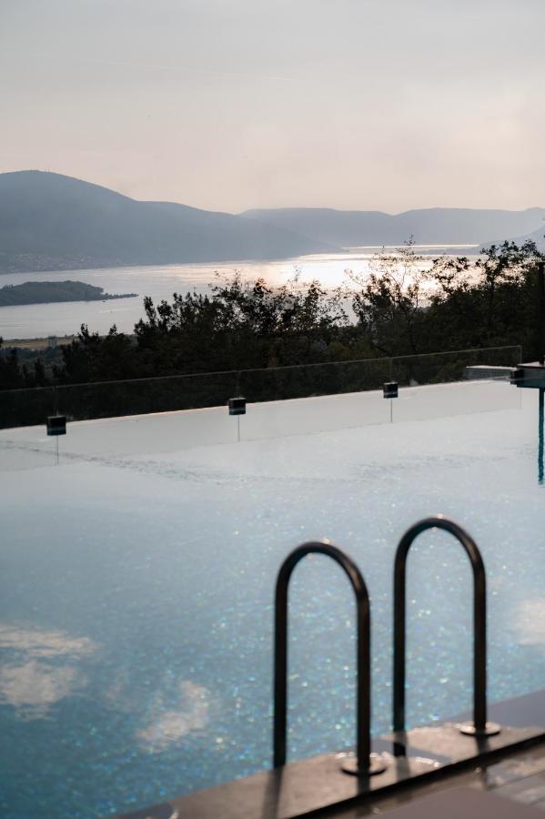 Bayview Hills Luxury Residences Tivat Exteriör bild