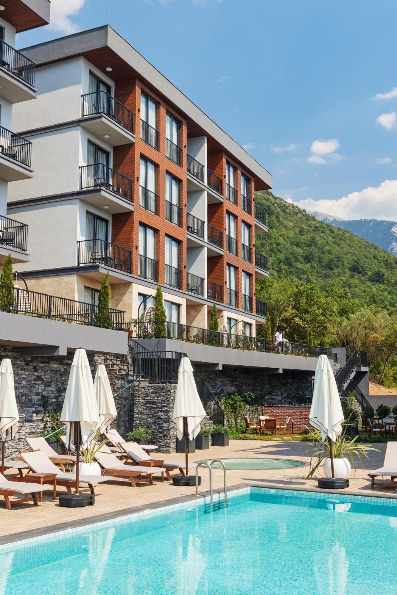 Bayview Hills Luxury Residences Tivat Exteriör bild