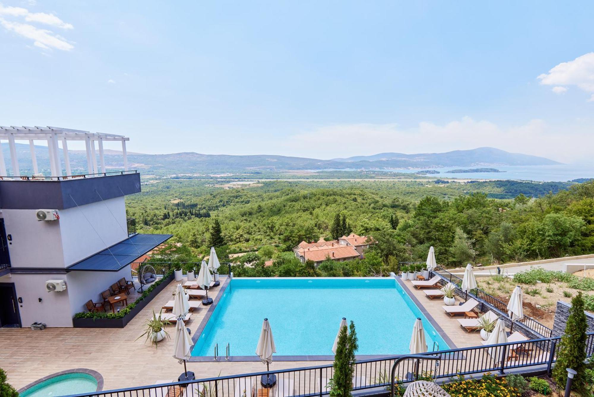 Bayview Hills Luxury Residences Tivat Exteriör bild