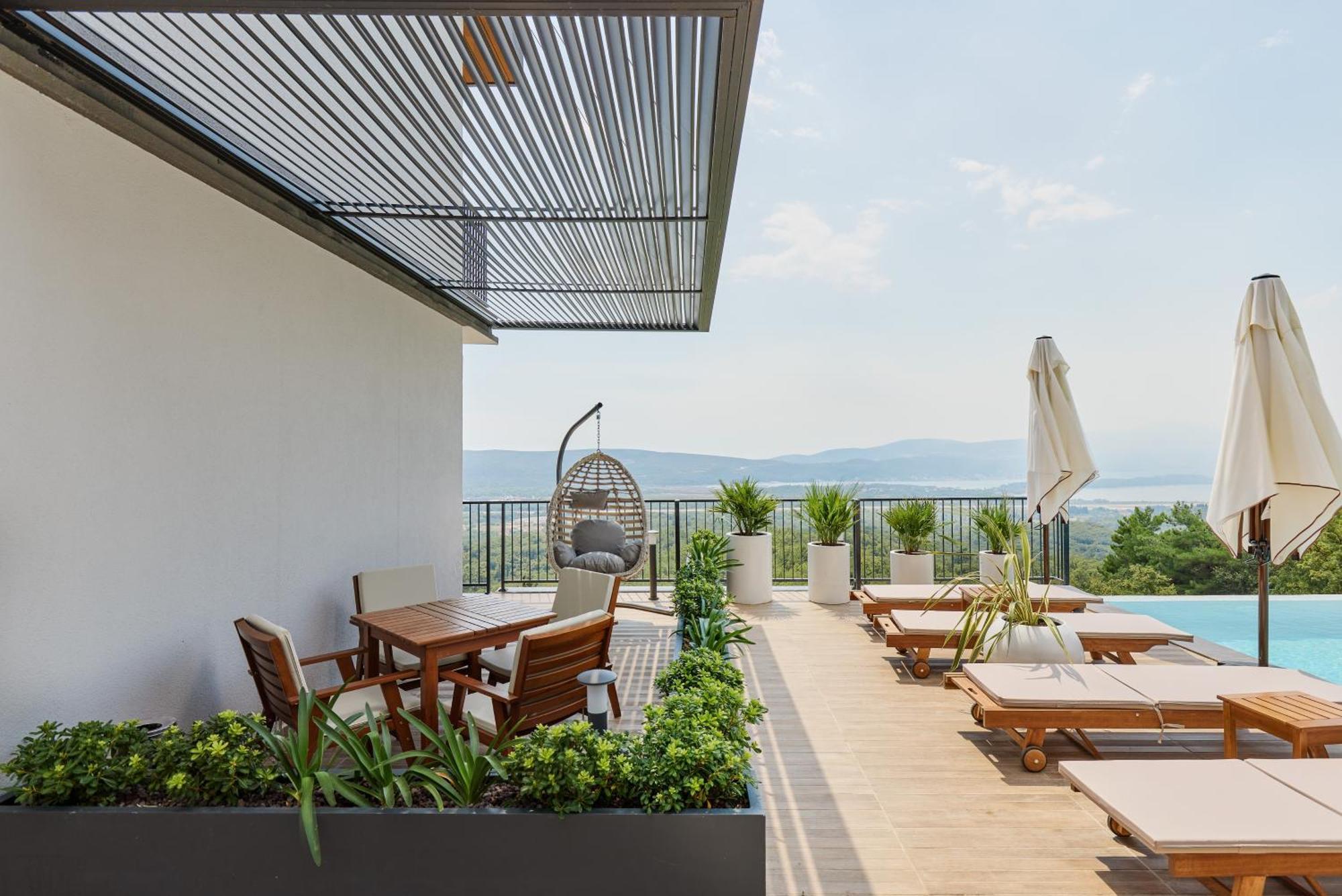 Bayview Hills Luxury Residences Tivat Exteriör bild
