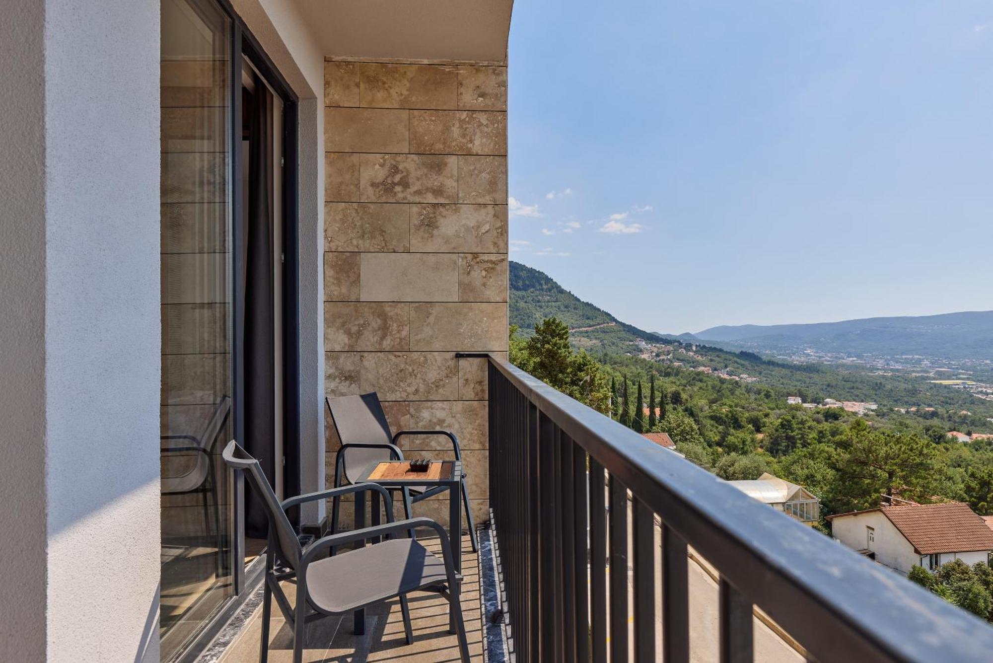 Bayview Hills Luxury Residences Tivat Exteriör bild