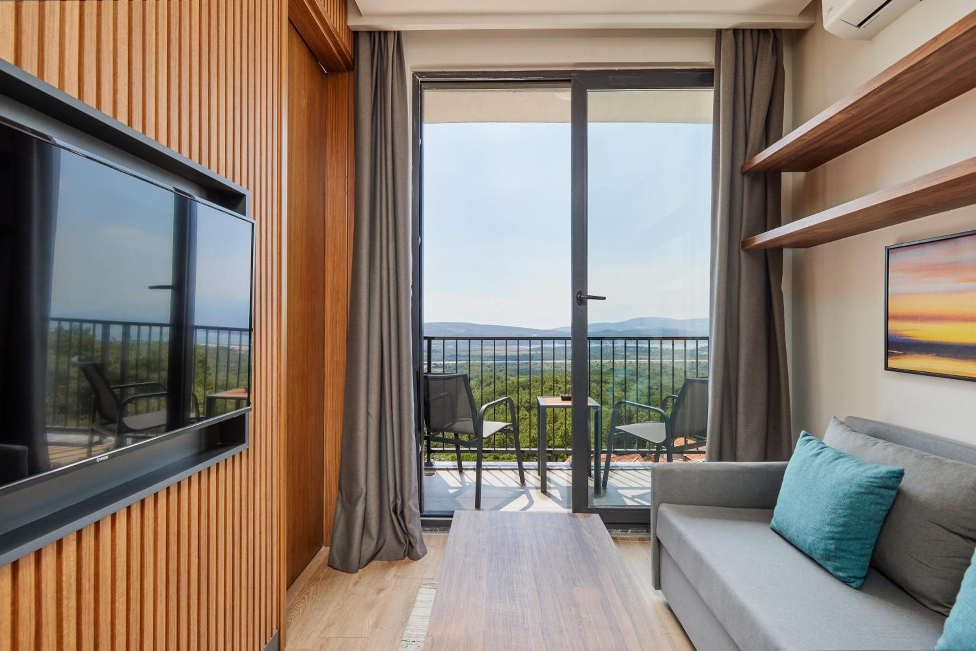 Bayview Hills Luxury Residences Tivat Exteriör bild