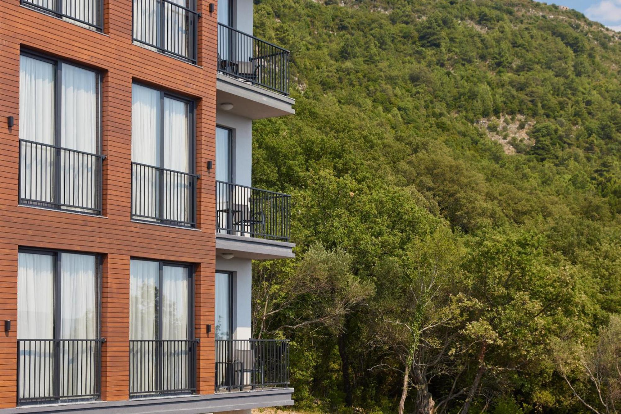 Bayview Hills Luxury Residences Tivat Exteriör bild