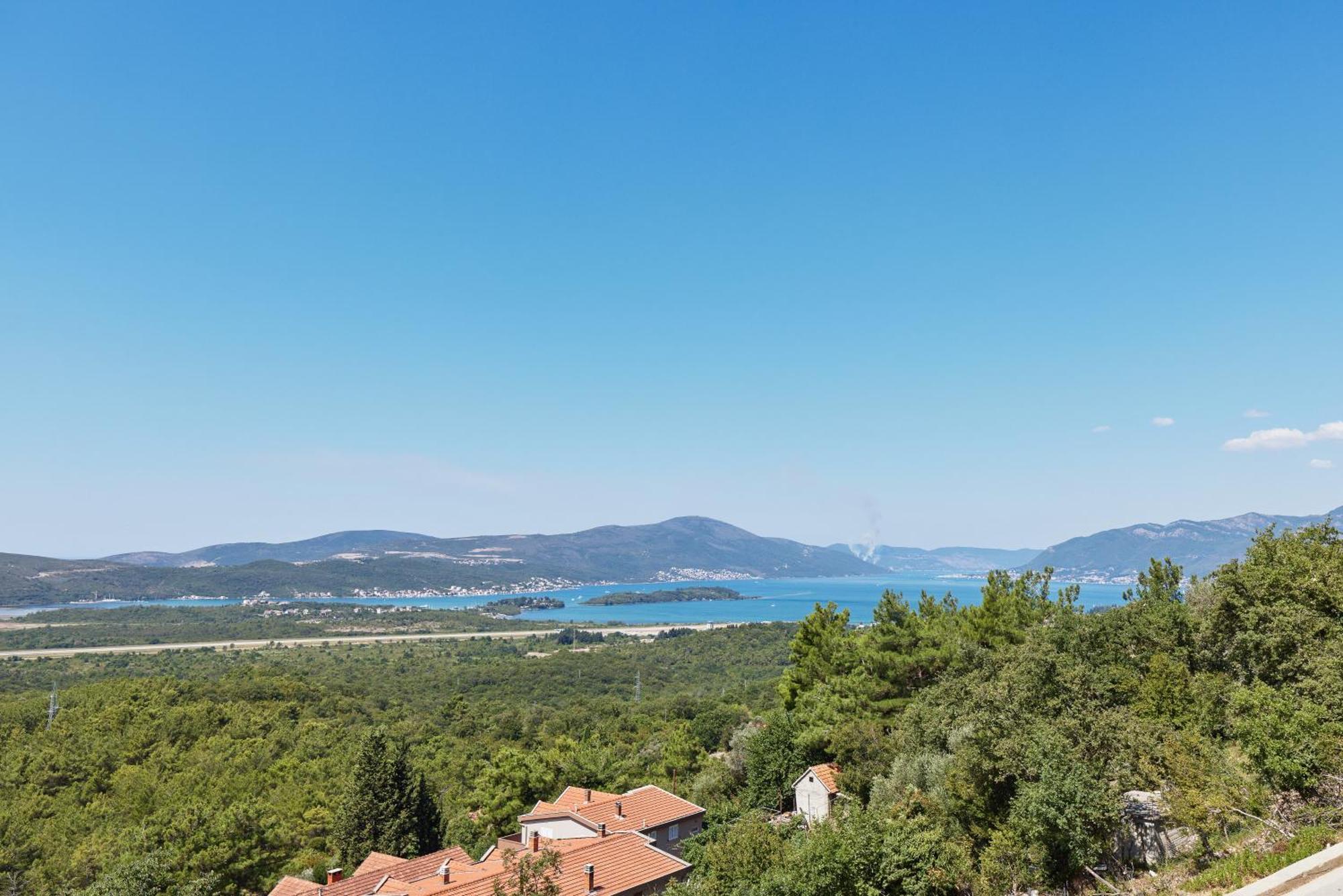Bayview Hills Luxury Residences Tivat Exteriör bild