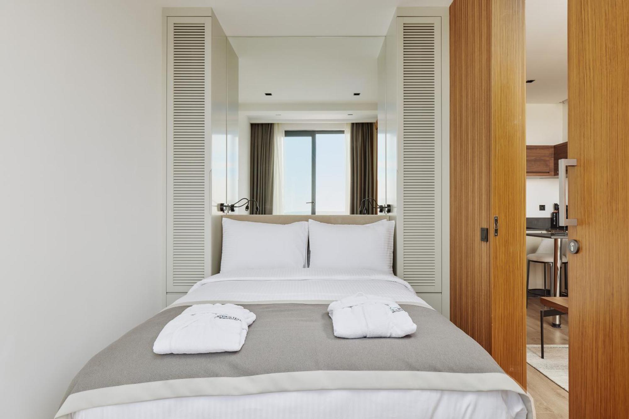 Bayview Hills Luxury Residences Tivat Exteriör bild